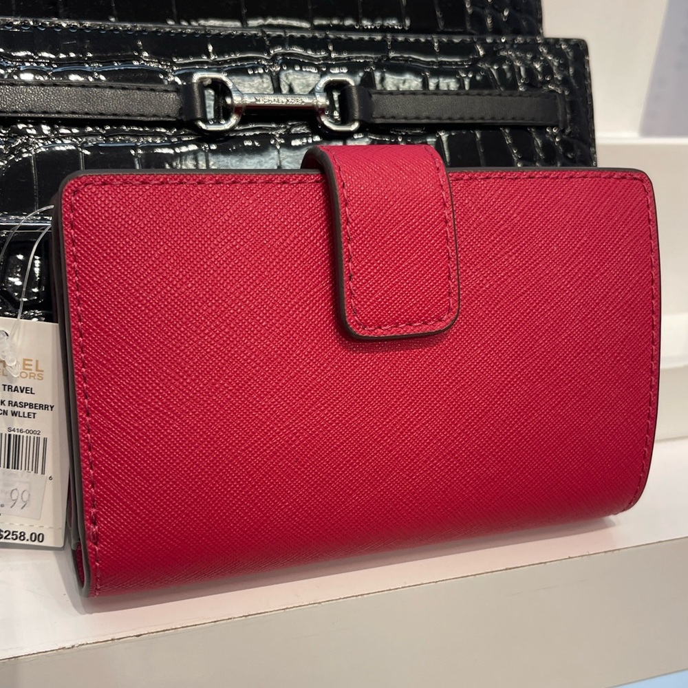 MICHAEL KORS Medium Saffiano Leather Bifold ZP CN Wallet
COLOR DK RASPBERRY
NWT - Picture 13 of 16